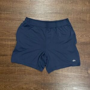 Alo Men’s Athletic Shorts Navy Size M Lightweight Performance Training Shorts